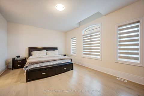 Photo 33 at 20 Seraville Street, Vellore Village, Vaughan