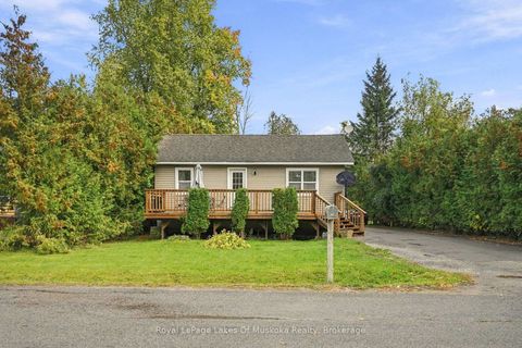 Photo 1 at 5 Della Street, Virginia, Georgina