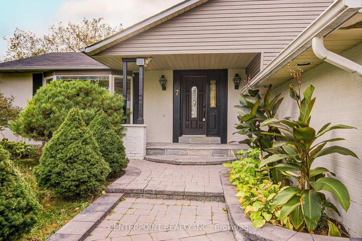 Photo 1 at 7 Avondale Crescent, Markham Village, Markham
