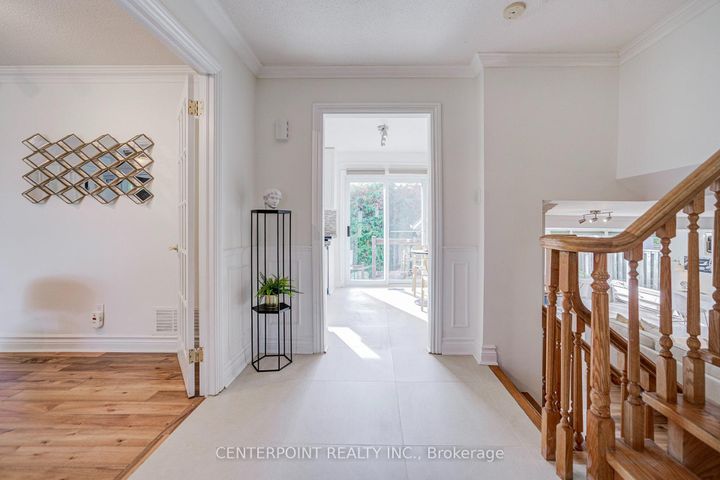 Photo 3 at 7 Avondale Crescent, Markham Village, Markham
