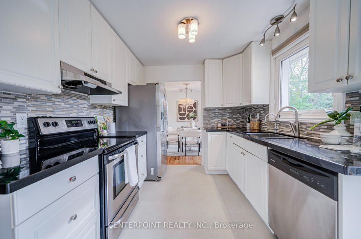 Photo 17 at 7 Avondale Crescent, Markham Village, Markham