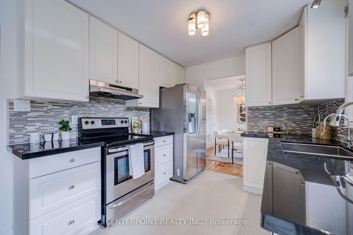 Photo 18 at 7 Avondale Crescent, Markham Village, Markham