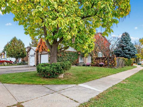 Photo 2 at 45 Mcclintock Crescent, Lakeview Estates, Vaughan