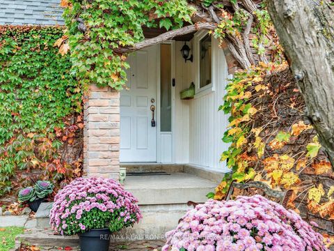 Photo 3 at 45 Mcclintock Crescent, Lakeview Estates, Vaughan