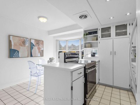 Photo 10 at 45 Mcclintock Crescent, Lakeview Estates, Vaughan