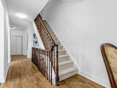 Photo 11 at 45 Mcclintock Crescent, Lakeview Estates, Vaughan