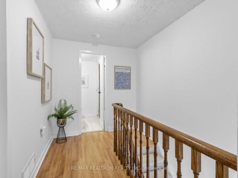 Photo 15 at 45 Mcclintock Crescent, Lakeview Estates, Vaughan