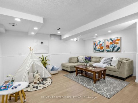 Photo 16 at 45 Mcclintock Crescent, Lakeview Estates, Vaughan