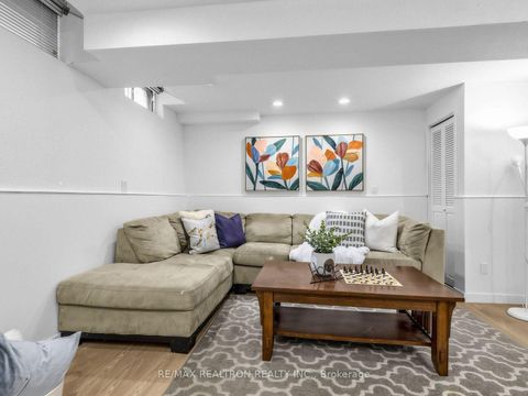 Photo 18 at 45 Mcclintock Crescent, Lakeview Estates, Vaughan