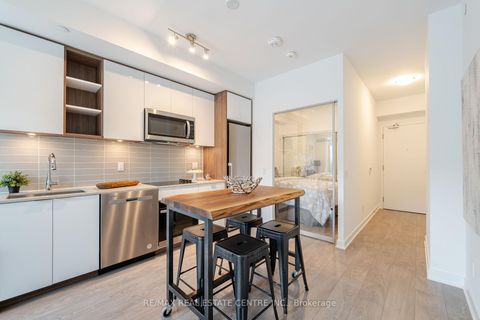 Photo 10 at 804 - 543 Richmond Street W, Waterfront Communities C1, Toronto