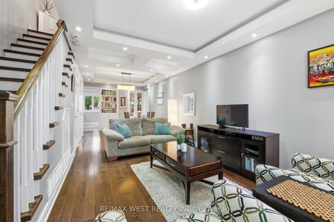 Photo 1 at 149 Chisholm Avenue, Lumsden, Toronto