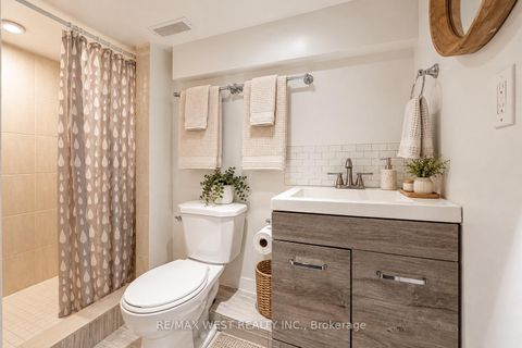 Photo 12 at 149 Chisholm Avenue, Lumsden, Toronto