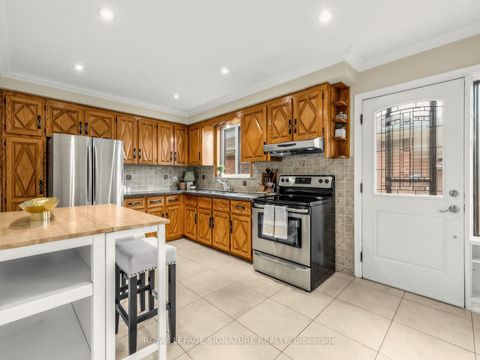 Photo 8 at 31 Diana Drive, CFB, Toronto