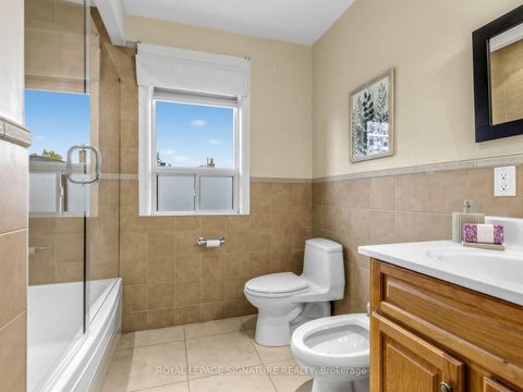 Photo 17 at 31 Diana Drive, CFB, Toronto