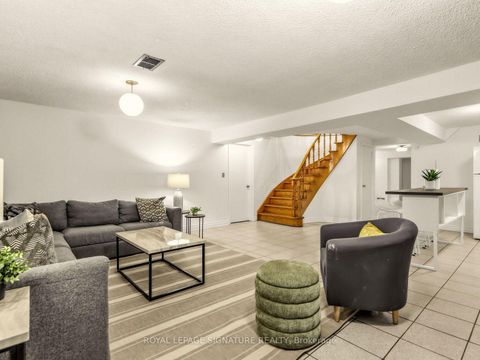 Photo 20 at 31 Diana Drive, CFB, Toronto