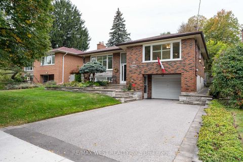 Photo 2 at 59 Landfair Crescent, Woburn, Toronto
