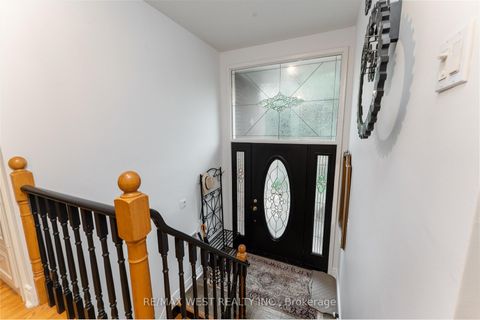 Photo 4 at 59 Landfair Crescent, Woburn, Toronto