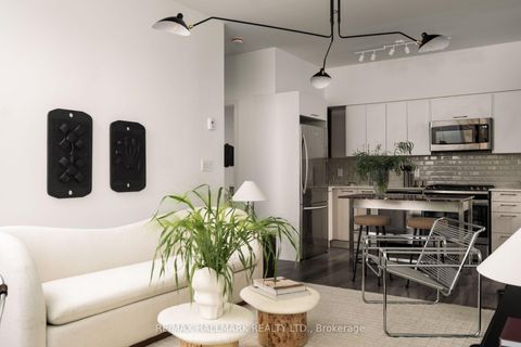 Photo 3 at 406 - 385 Osler Street N, Pellam Park, Toronto