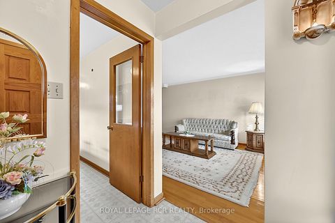 Photo 3 at 32 Bartel Drive, Jane Heights, Toronto