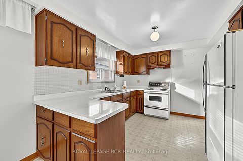 Photo 6 at 32 Bartel Drive, Jane Heights, Toronto
