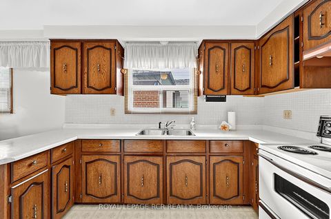 Photo 7 at 32 Bartel Drive, Jane Heights, Toronto