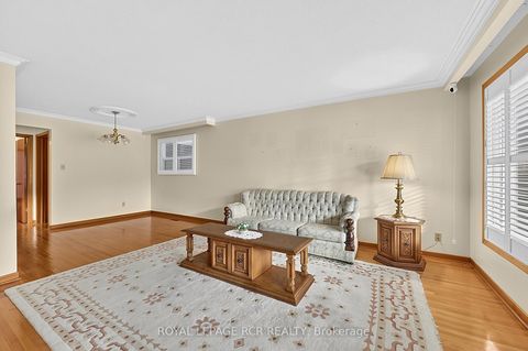 Photo 10 at 32 Bartel Drive, Jane Heights, Toronto