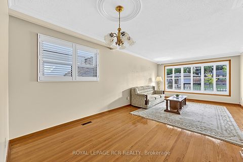 Photo 12 at 32 Bartel Drive, Jane Heights, Toronto