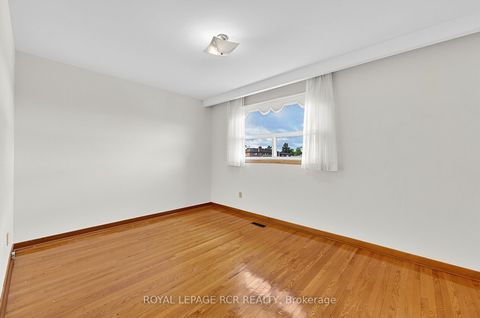 Photo 14 at 32 Bartel Drive, Jane Heights, Toronto
