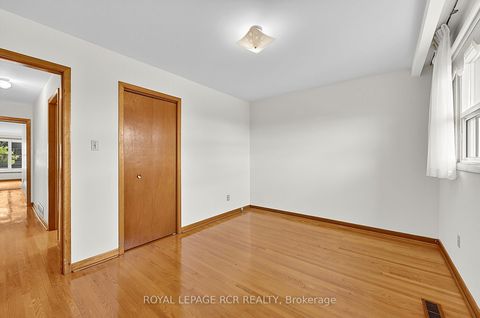 Photo 15 at 32 Bartel Drive, Jane Heights, Toronto