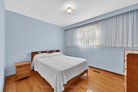 Photo 16 at 32 Bartel Drive, Jane Heights, Toronto