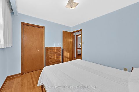 Photo 17 at 32 Bartel Drive, Jane Heights, Toronto