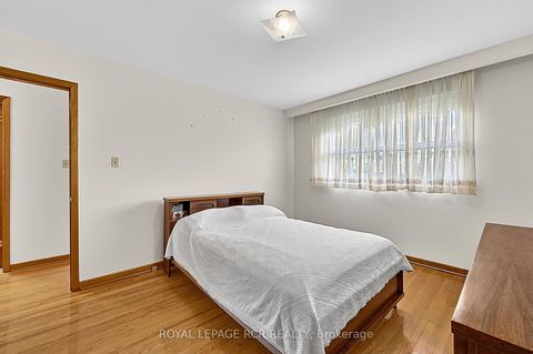 Photo 18 at 32 Bartel Drive, Jane Heights, Toronto