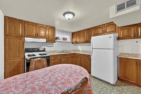 Photo 28 at 32 Bartel Drive, Jane Heights, Toronto