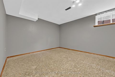 Photo 31 at 32 Bartel Drive, Jane Heights, Toronto