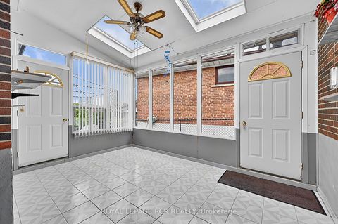 Photo 34 at 32 Bartel Drive, Jane Heights, Toronto