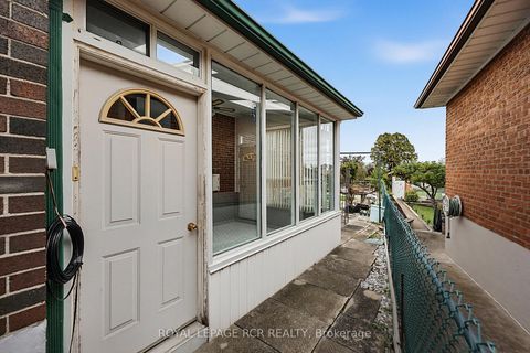 Photo 35 at 32 Bartel Drive, Jane Heights, Toronto