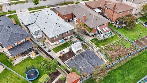 Photo 36 at 32 Bartel Drive, Jane Heights, Toronto