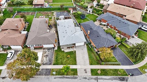 Photo 37 at 32 Bartel Drive, Jane Heights, Toronto