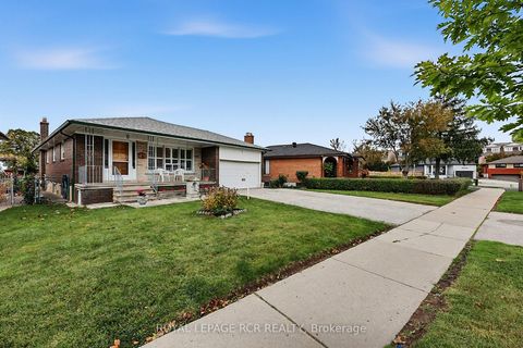 Photo 38 at 32 Bartel Drive, Jane Heights, Toronto
