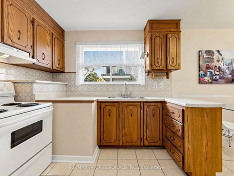 Photo 7 at 34 Crestridge Heights Road, Richview, Toronto
