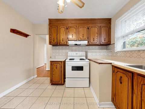 Photo 9 at 34 Crestridge Heights Road, Richview, Toronto