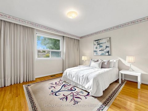 Photo 11 at 34 Crestridge Heights Road, Richview, Toronto
