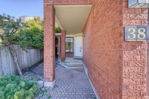 Photo 2 at 38 Kimbergate Way, Brownridge, Vaughan