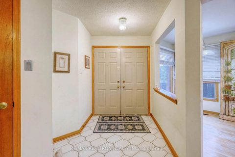 Photo 3 at 38 Kimbergate Way, Brownridge, Vaughan