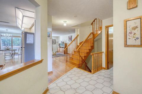 Photo 4 at 38 Kimbergate Way, Brownridge, Vaughan