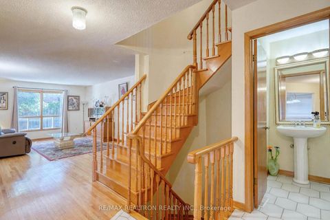 Photo 5 at 38 Kimbergate Way, Brownridge, Vaughan