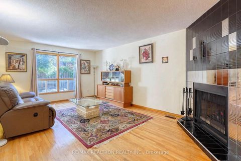 Photo 7 at 38 Kimbergate Way, Brownridge, Vaughan