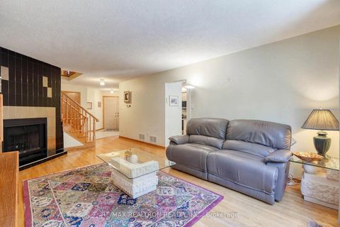 Photo 9 at 38 Kimbergate Way, Brownridge, Vaughan