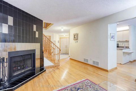 Photo 10 at 38 Kimbergate Way, Brownridge, Vaughan