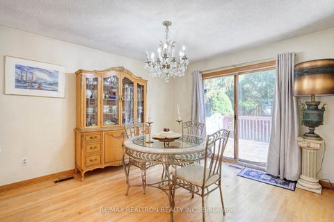 Photo 11 at 38 Kimbergate Way, Brownridge, Vaughan